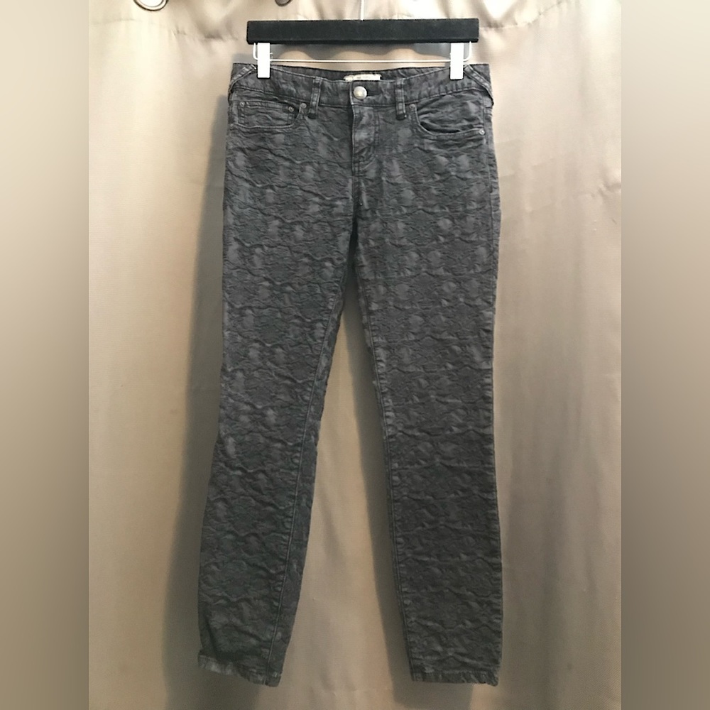 Free people black distressed design skinny jeans size w27